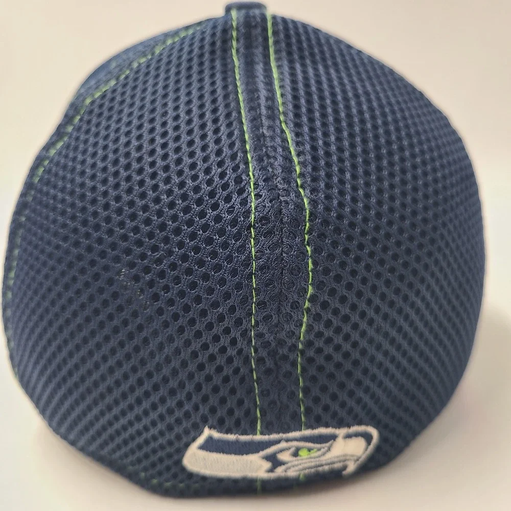 Seattle Seahawks Hat Fitted M-L Mesh New Era 39Thirty Blue NFL Football Logo Men